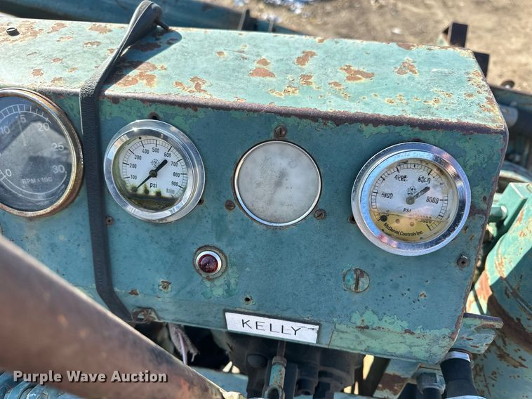 image for item LN9343 1985 International F1954  pressure digger truck