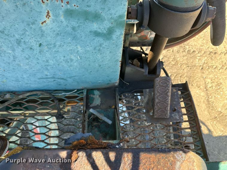 image for item LN9343 1985 International F1954  pressure digger truck