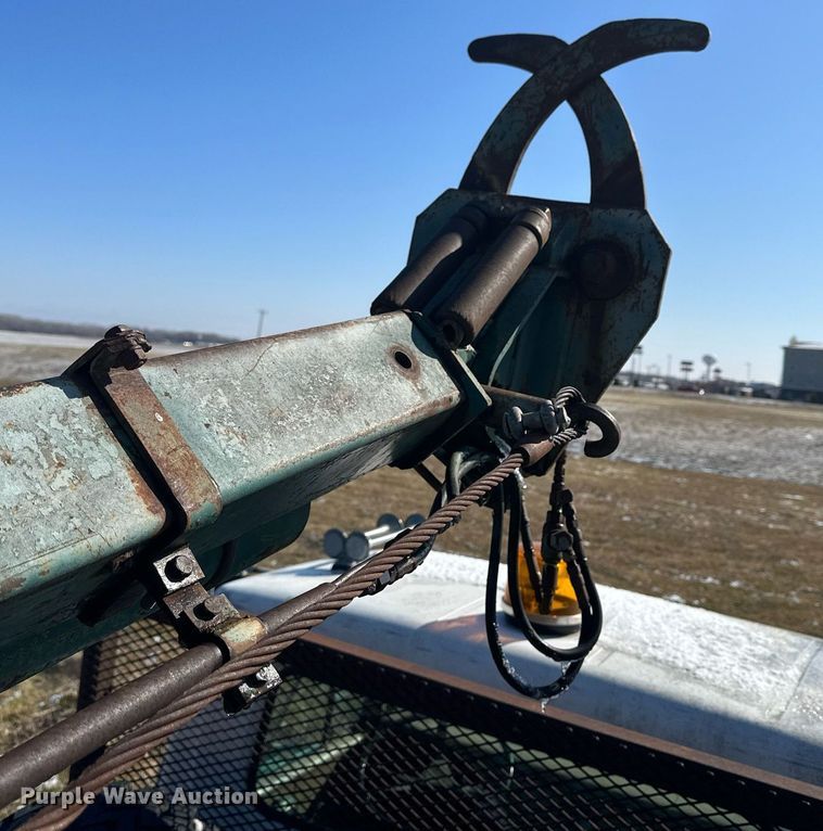 image for item LN9343 1985 International F1954  pressure digger truck