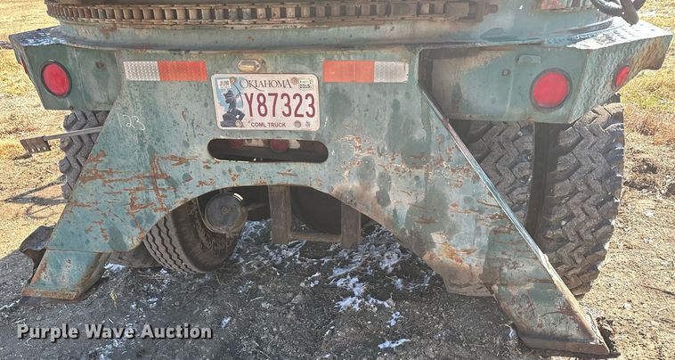 image for item LN9343 1985 International F1954  pressure digger truck