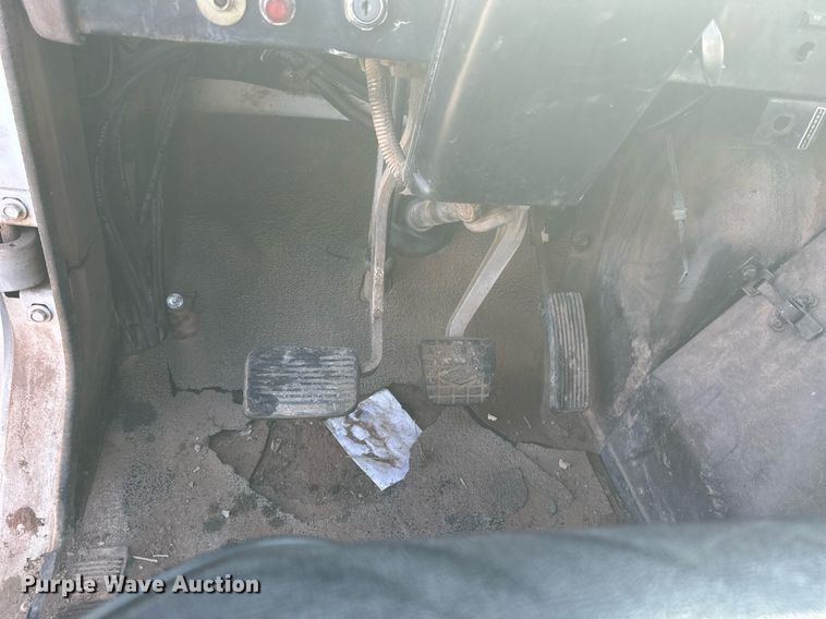 image for item LN9343 1985 International F1954  pressure digger truck