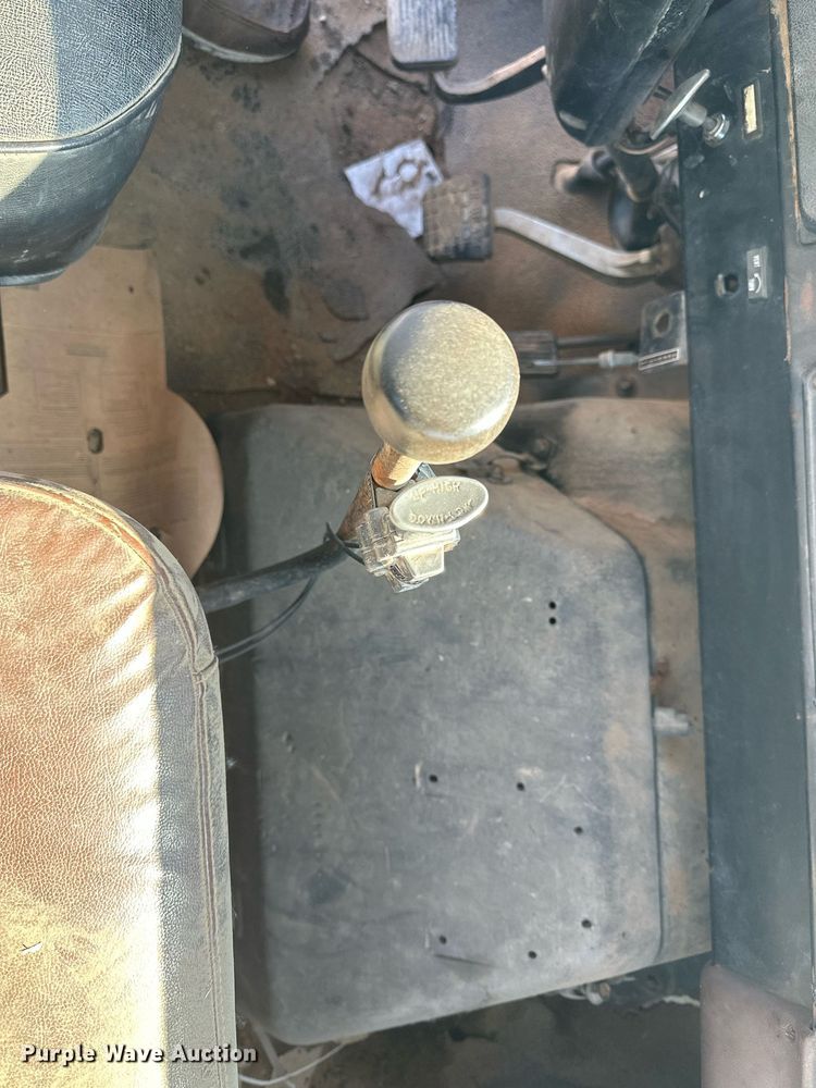 image for item LN9343 1985 International F1954  pressure digger truck