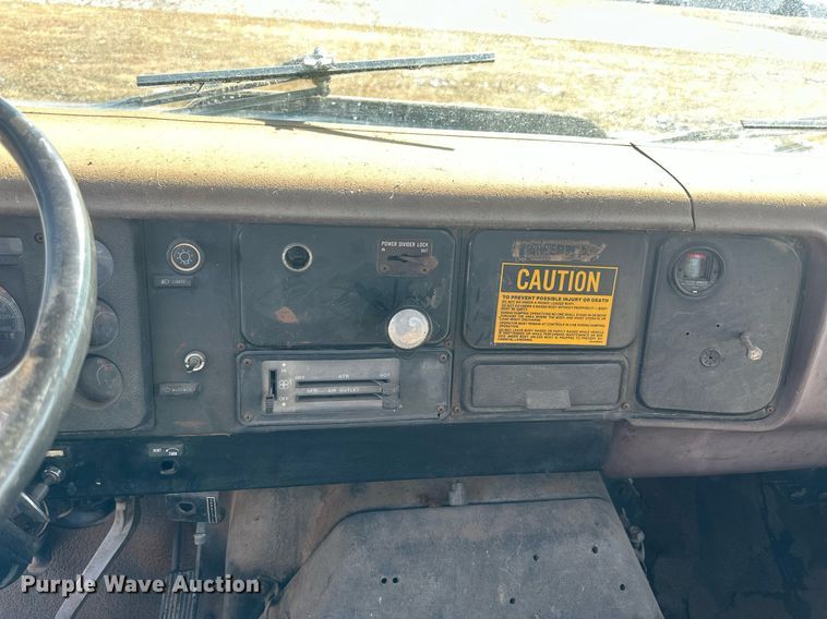 image for item LN9343 1985 International F1954  pressure digger truck