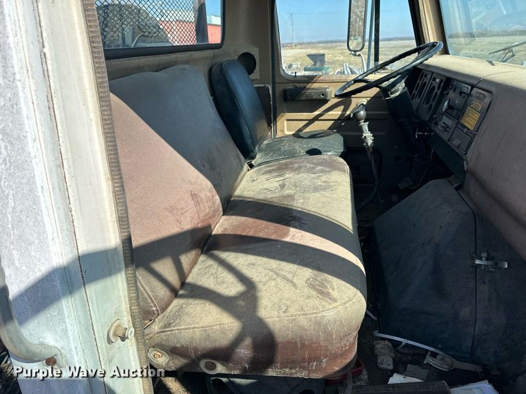 image for item LN9343 1985 International F1954  pressure digger truck