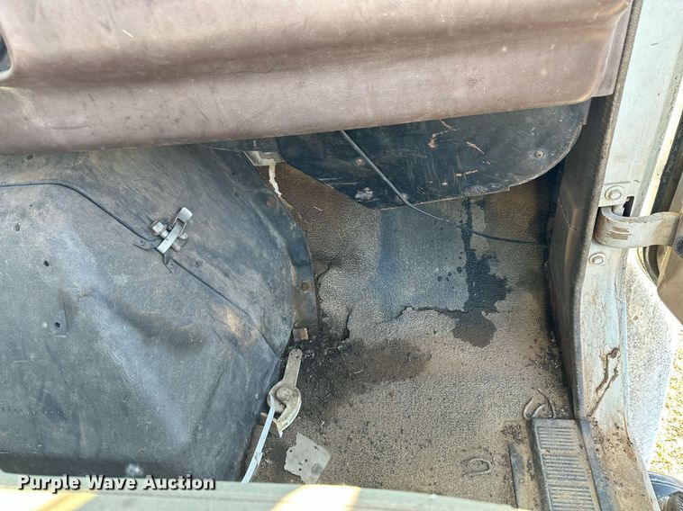 image for item LN9343 1985 International F1954  pressure digger truck