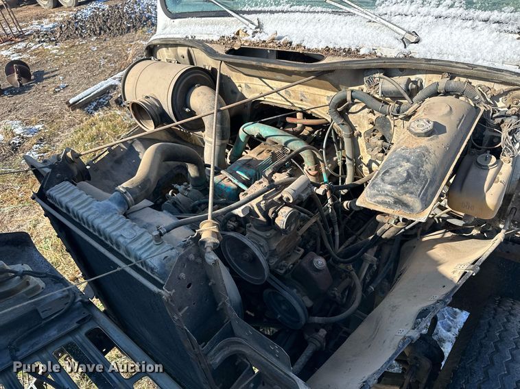 image for item LN9343 1985 International F1954  pressure digger truck