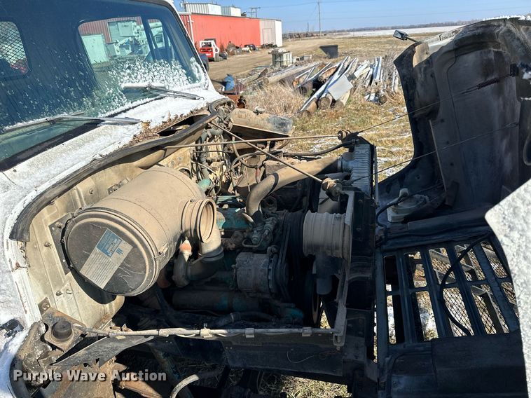 image for item LN9343 1985 International F1954  pressure digger truck