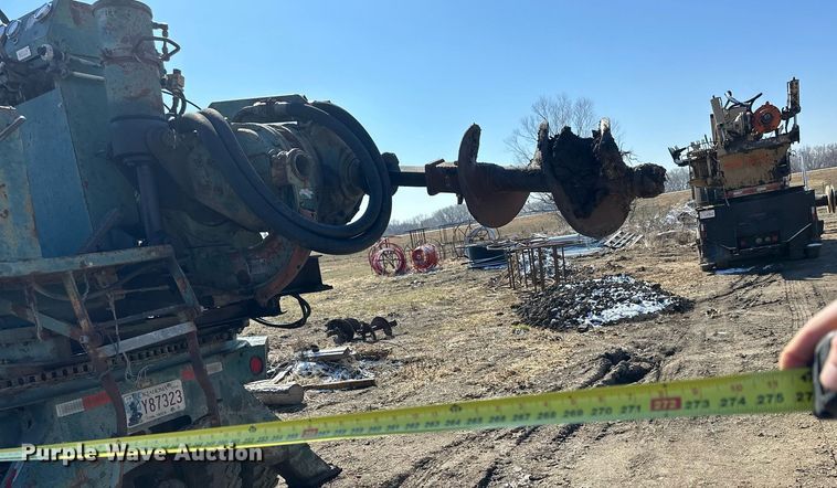 image for item LN9343 1985 International F1954  pressure digger truck