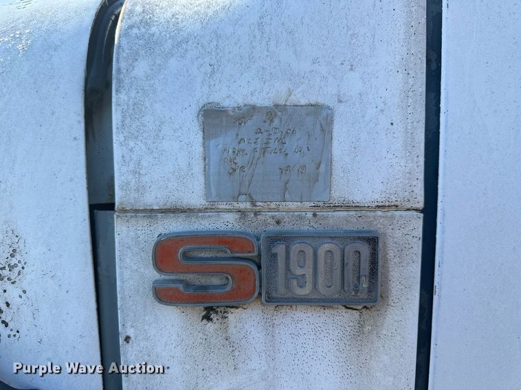 image for item LN9343 1985 International F1954  pressure digger truck