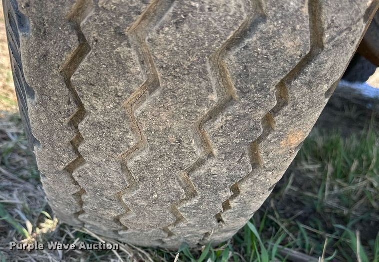 image for item LN9343 1985 International F1954  pressure digger truck