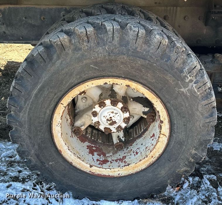 image for item LN9343 1985 International F1954  pressure digger truck