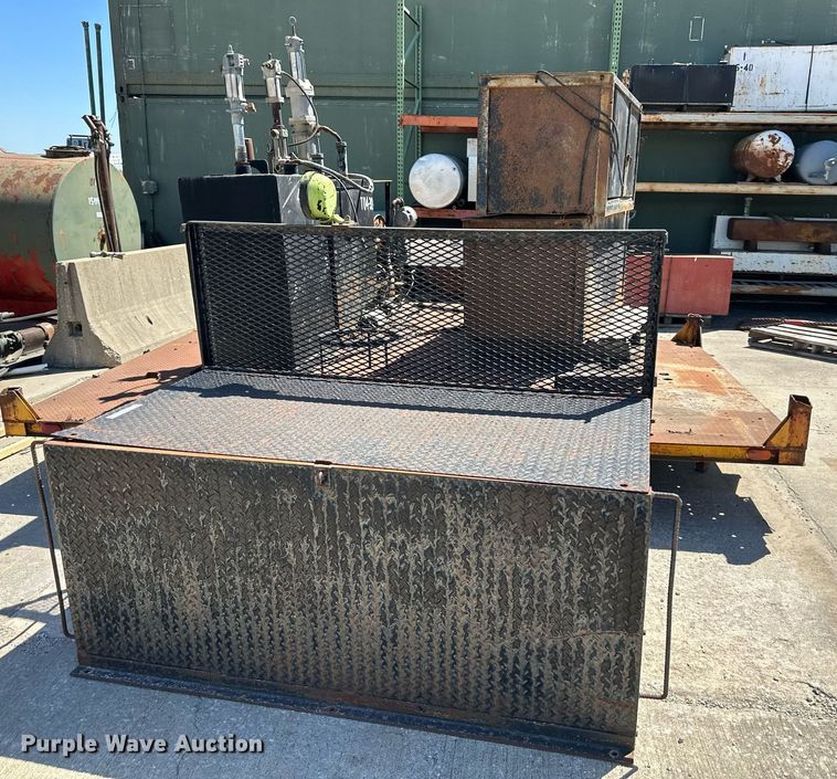 image for item LP9879 Flatbed