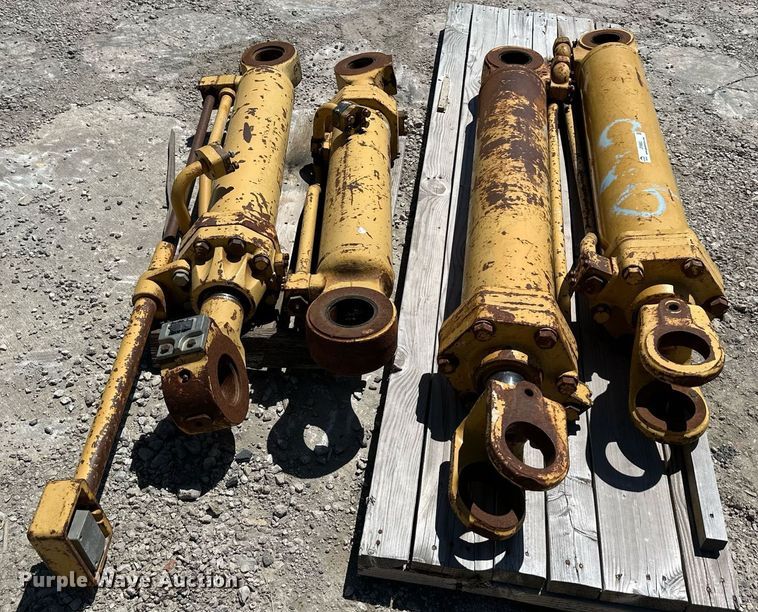 image for item LP9883 Caterpillar 973  parts