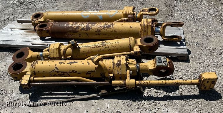 image for item LP9883 Caterpillar 973  parts