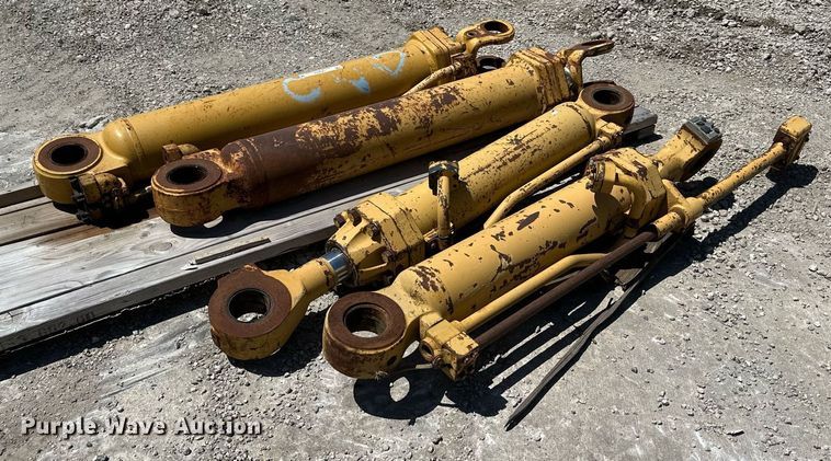 image for item LP9883 Caterpillar 973  parts