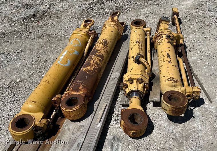 image for item LP9883 Caterpillar 973  parts