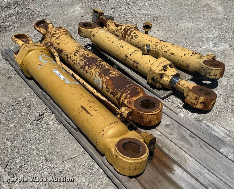 image for item LP9883 Caterpillar 973  parts