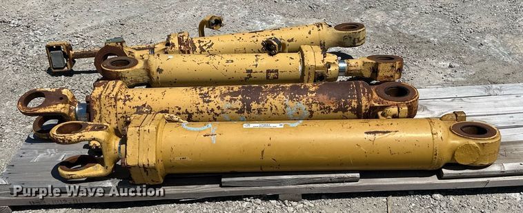 image for item LP9883 Caterpillar 973  parts