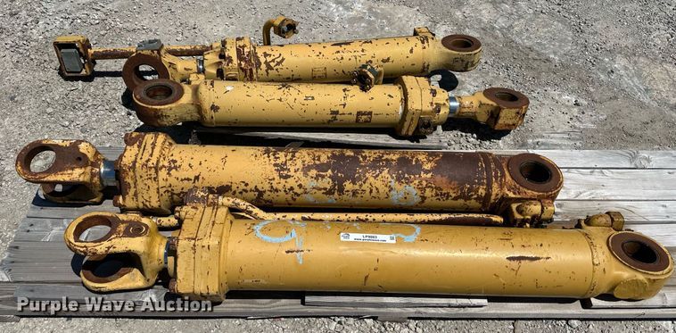 image for item LP9883 Caterpillar 973  parts