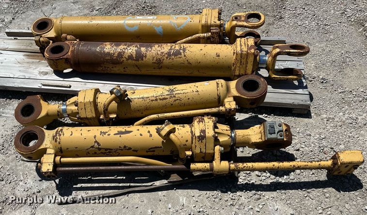 image for item LP9883 Caterpillar 973  parts