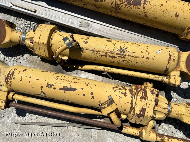 image for item LP9883 Caterpillar 973  parts