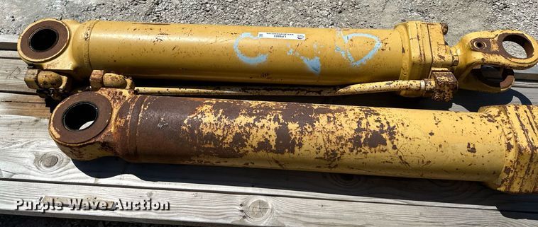 image for item LP9883 Caterpillar 973  parts