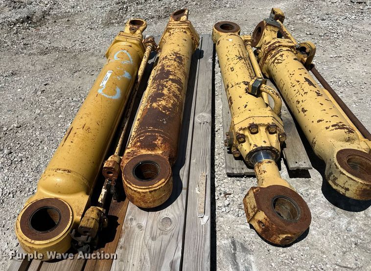 image for item LP9883 Caterpillar 973  parts