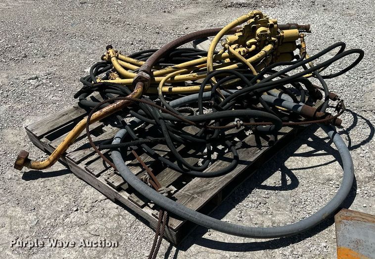 image for item LP9883 Caterpillar 973  parts