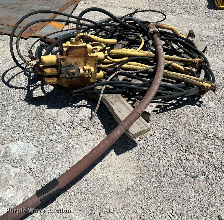 image for item LP9883 Caterpillar 973  parts