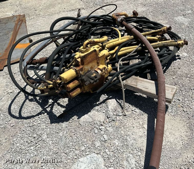 image for item LP9883 Caterpillar 973  parts