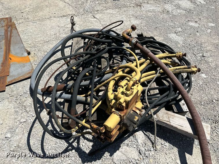 image for item LP9883 Caterpillar 973  parts