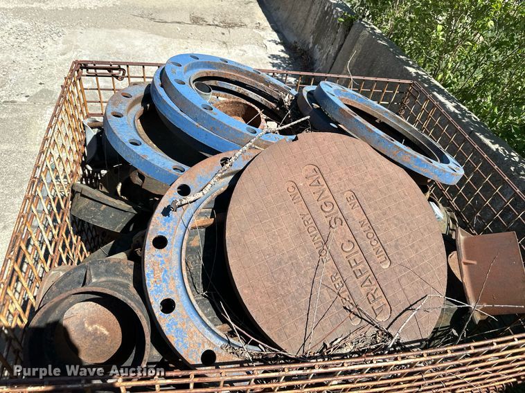 image for item LP9885 Manhole parts