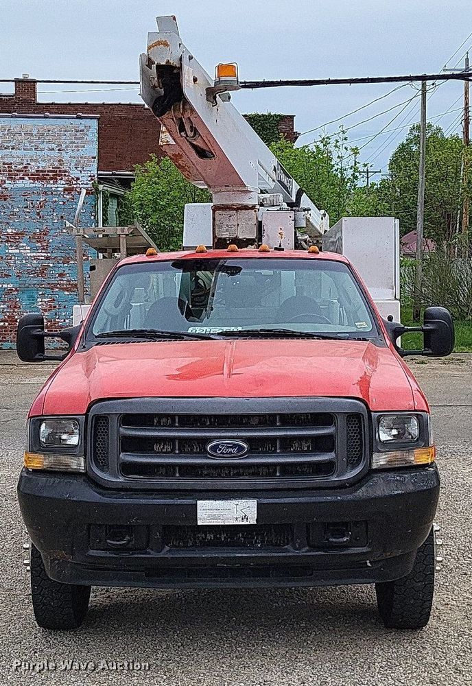 image for item LR9235 2004 Ford F550 Super Duty  bucket truck