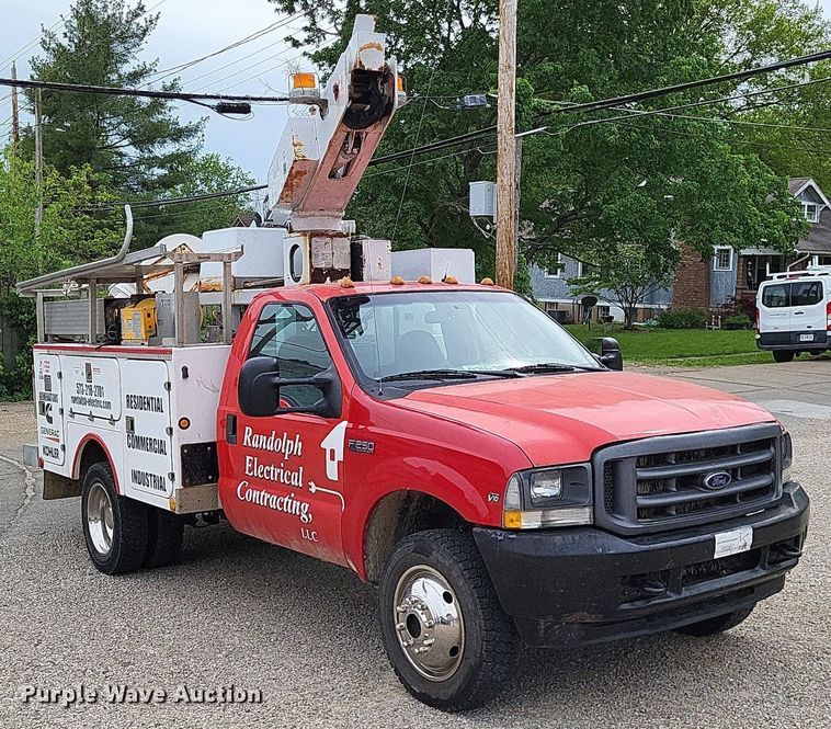 image for item LR9235 2004 Ford F550 Super Duty  bucket truck