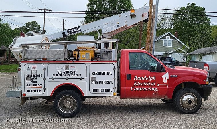 image for item LR9235 2004 Ford F550 Super Duty  bucket truck