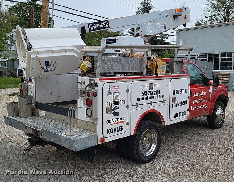 image for item LR9235 2004 Ford F550 Super Duty  bucket truck