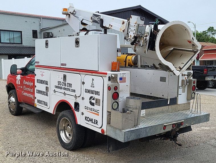 image for item LR9235 2004 Ford F550 Super Duty  bucket truck