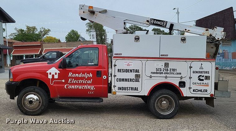 image for item LR9235 2004 Ford F550 Super Duty  bucket truck