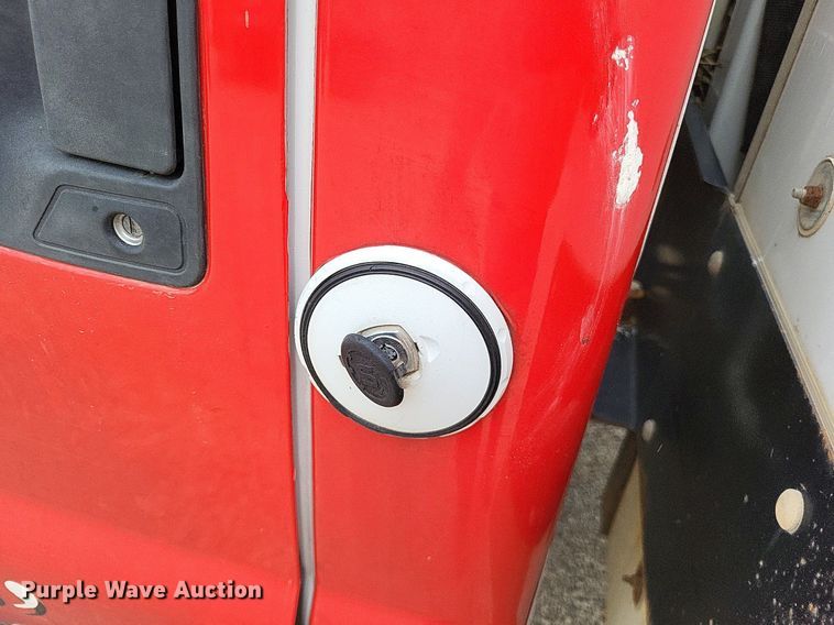 image for item LR9235 2004 Ford F550 Super Duty  bucket truck