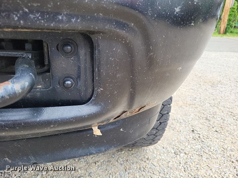 image for item LR9235 2004 Ford F550 Super Duty  bucket truck