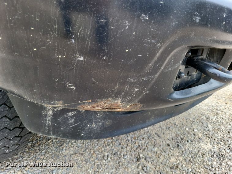 image for item LR9235 2004 Ford F550 Super Duty  bucket truck