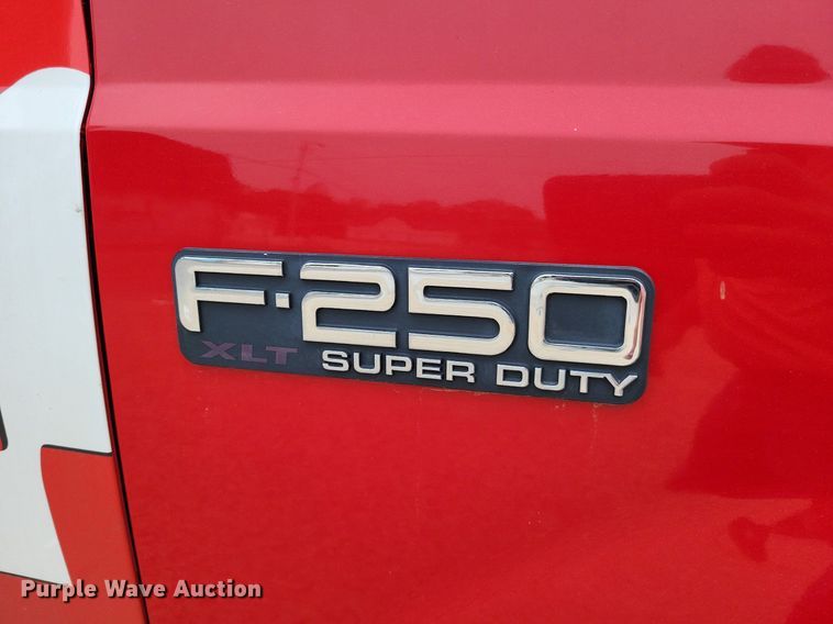 image for item LR9235 2004 Ford F550 Super Duty  bucket truck