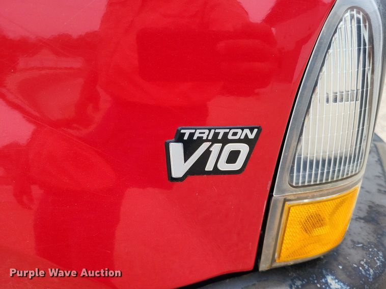 image for item LR9235 2004 Ford F550 Super Duty  bucket truck