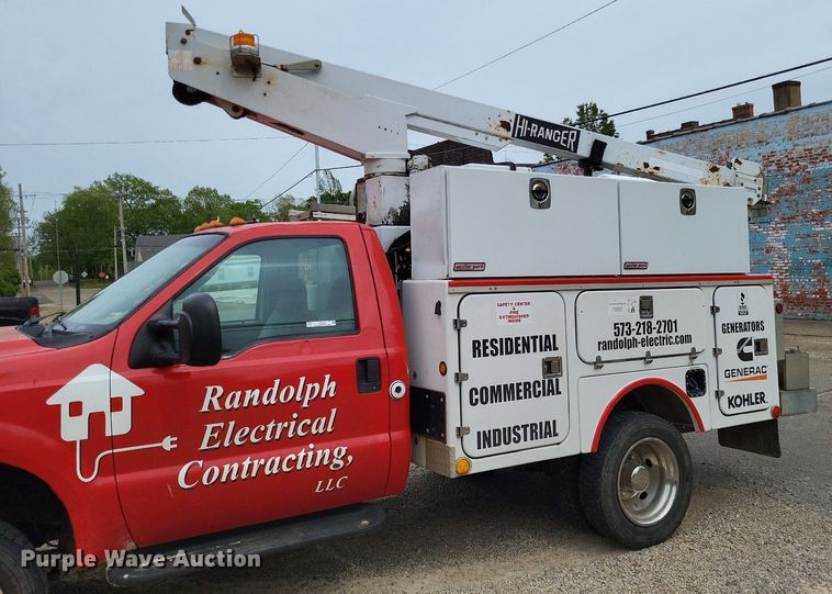 image for item LR9235 2004 Ford F550 Super Duty  bucket truck
