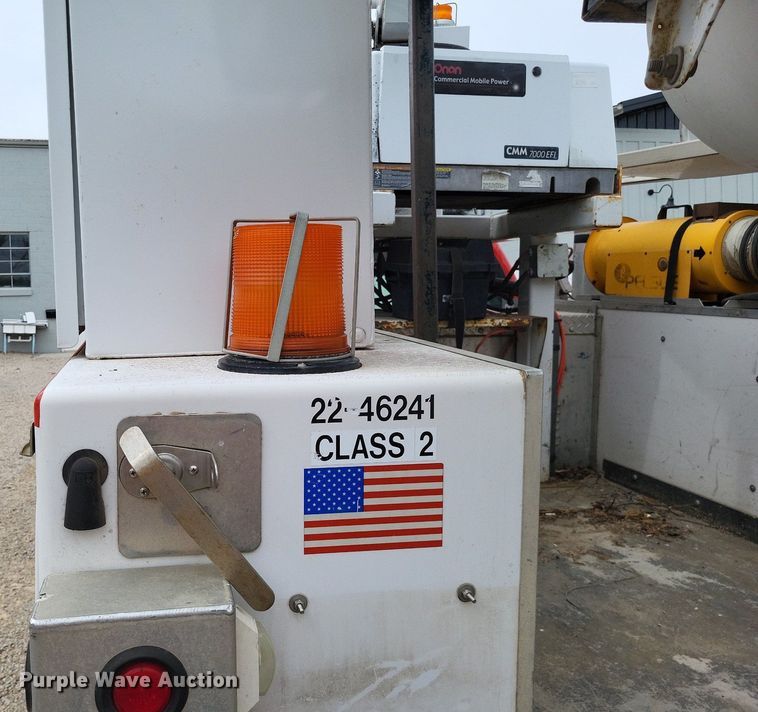 image for item LR9235 2004 Ford F550 Super Duty  bucket truck