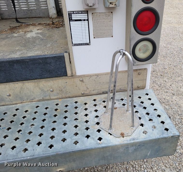 image for item LR9235 2004 Ford F550 Super Duty  bucket truck