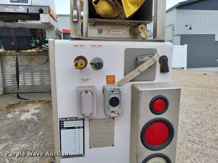 image for item LR9235 2004 Ford F550 Super Duty  bucket truck