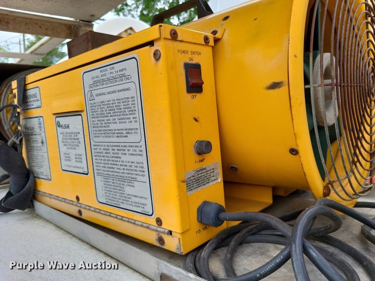 image for item LR9235 2004 Ford F550 Super Duty  bucket truck