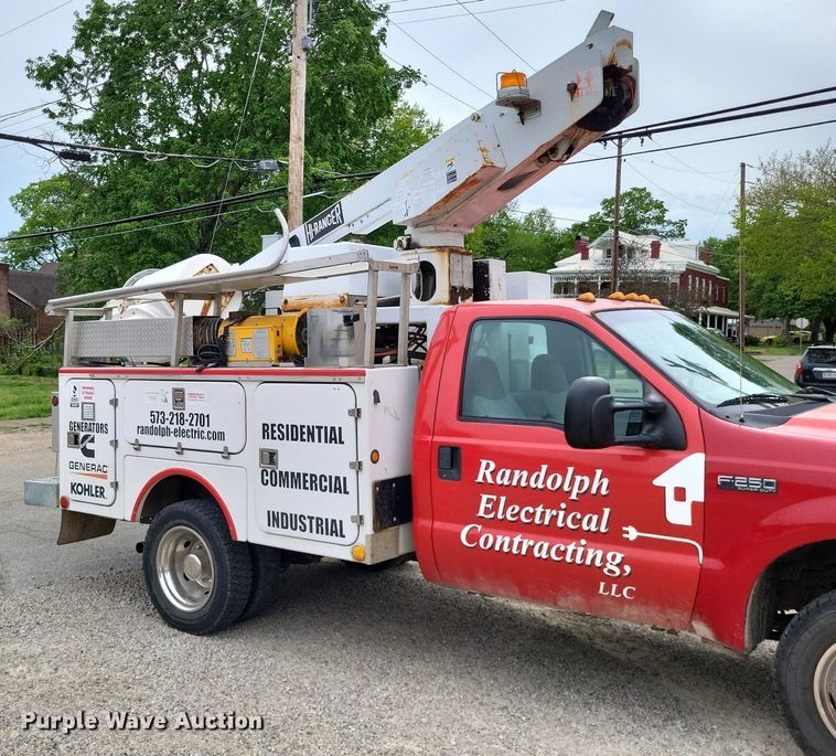 image for item LR9235 2004 Ford F550 Super Duty  bucket truck