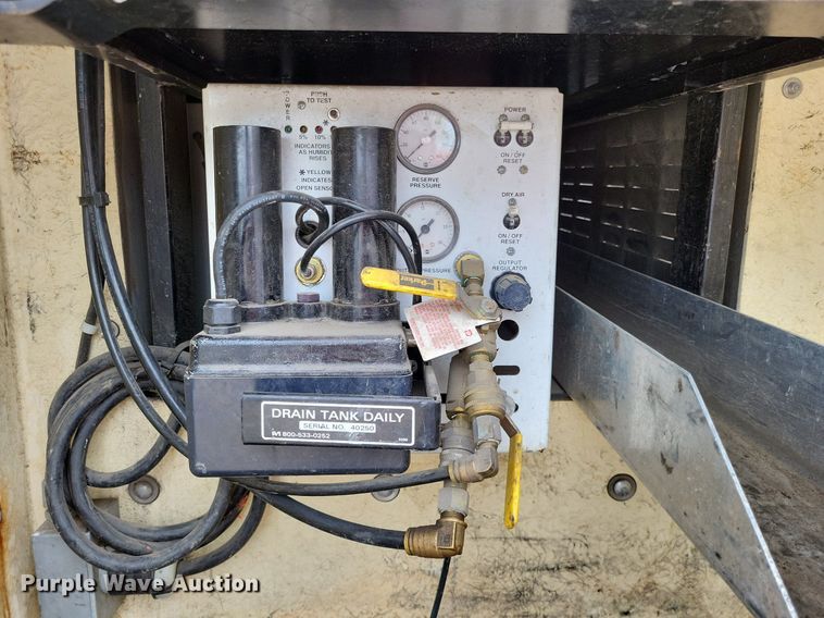 image for item LR9235 2004 Ford F550 Super Duty  bucket truck